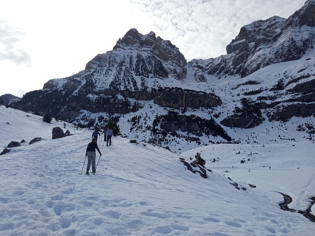 ▷ Raquetas de nieve en Huesca. Excursiones en el Pirineo Aragonés.